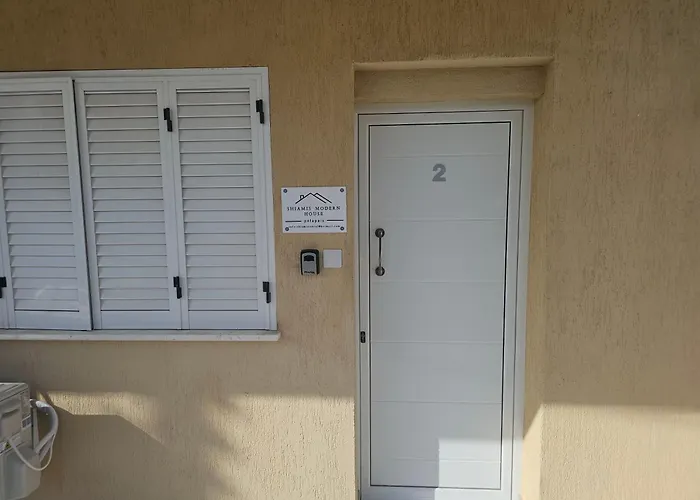 Shiamis Modern House * 파포스