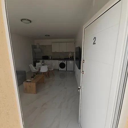 Shiamis Modern House דירה