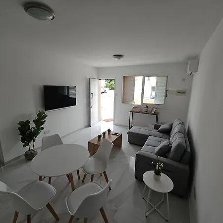 Shiamis Modern House *