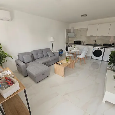 Apartamento Shiamis Modern House