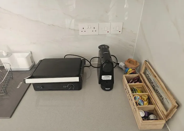 Shiamis Modern House Apartment