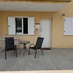 Shiamis Modern House Appartement