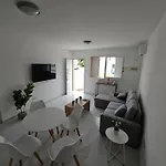 Shiamis Modern House *